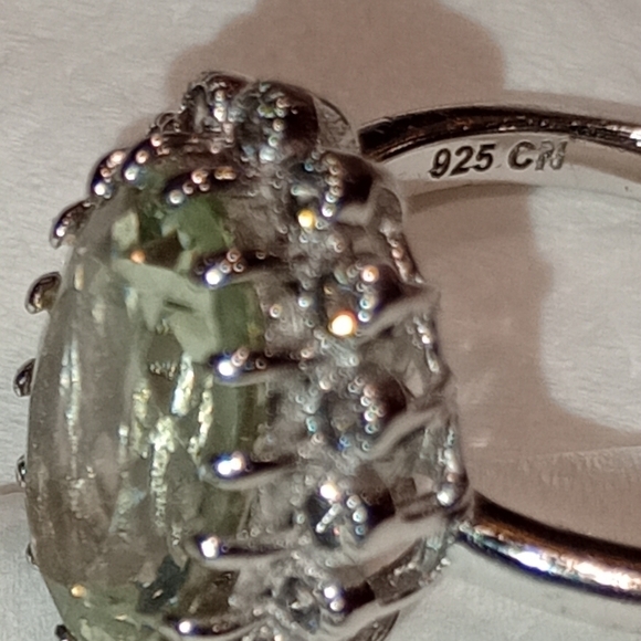 Vintage Sterling Silver Ring with Light Green Gemstone - Picture 7 of 9